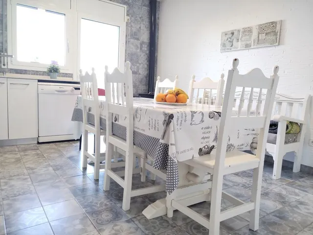 Gran casa con dos viviendas independientes, jardín, garaje y - foto 3