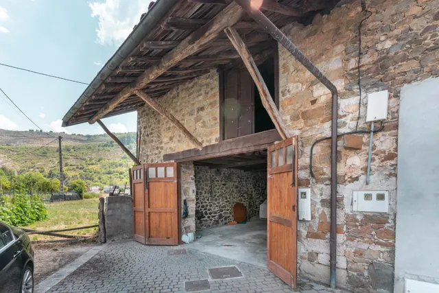 CASA PIEDRA CON TERRENO EN VENTA EN RIOSECO