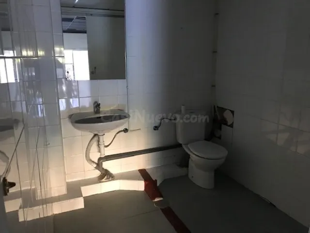 VENTA DE LOCAL COMERCIAL EN VISTALEGRE, FRENTE COLEGIO MARISTAS, 137 m2. — 5