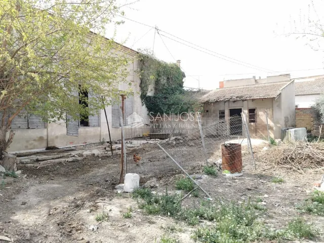 SE VENDE CASA EN JACARILLA, PARA REFORMAR - foto 3