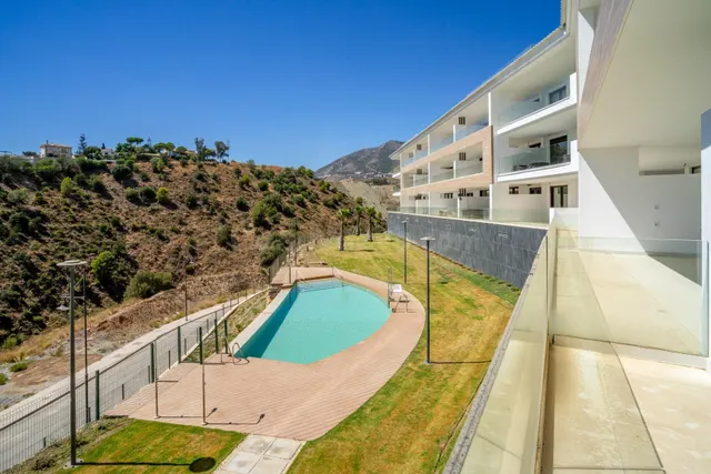 Venta de piso con dos dormitorios en Benalmádena, Málaga, Co - foto 2