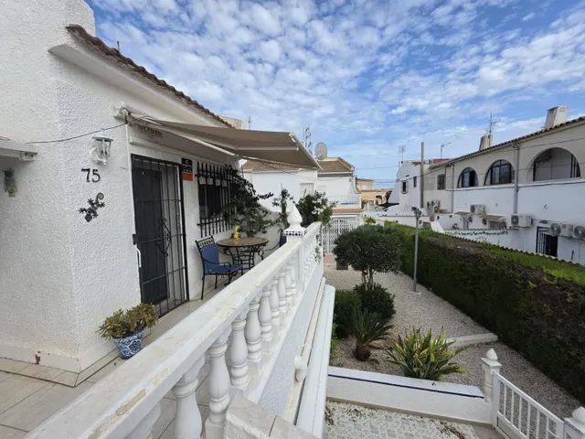 BUNGALOW PLANTA ALTA EN URBANIZACION CERRADA CON PISCINA COMUNITARIA — 5