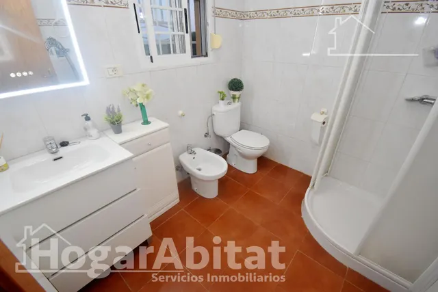 ¡Encantador Chalet! Muy amplio y sofisticado, con gran garaje, terraza, jardín y parcela — 41