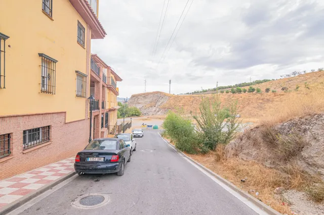 ¡TRES DORMITORIOS, GARAJE Y LISTO PARA ENTRAR A VIVIR! — 32