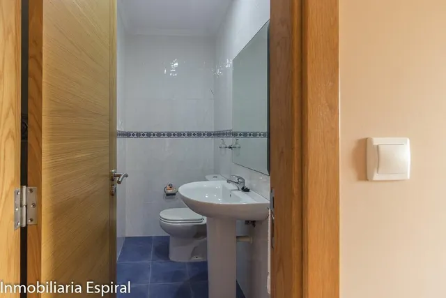 ¡Impresionante Chalet Familiar en Mogor, Marín! — 17