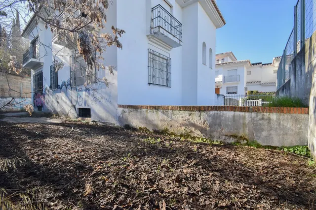 CASA Y PARCELA PARA USOS MULTIPLES. ZONA SERRALLO — 21