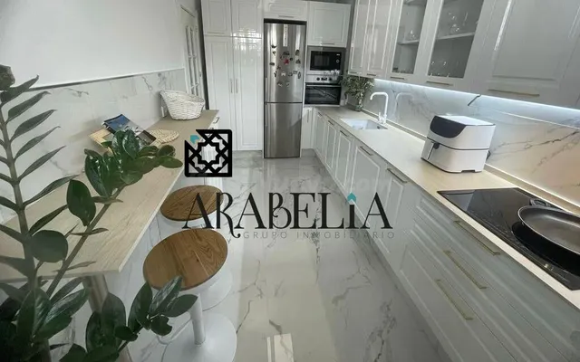 Espectacular Casa Reformada con Garaje Doble en el Casco His - foto 3