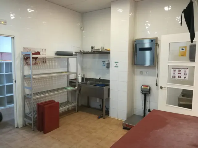 Urbis te ofrece un estupendo local comercial en zona Alamedi - foto 3