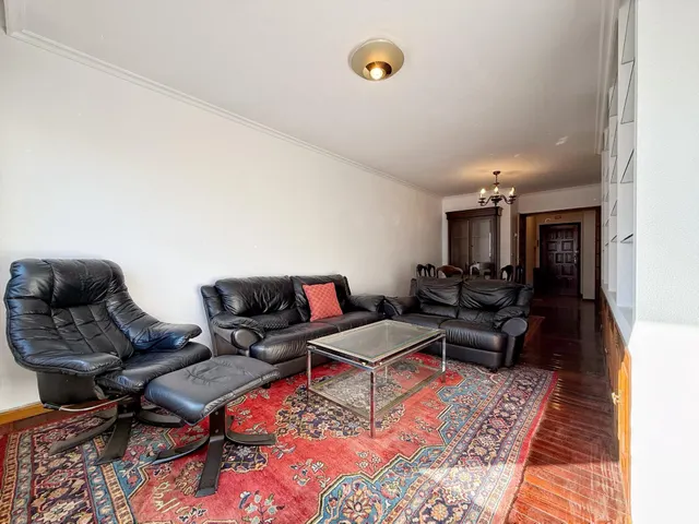 ESPACIO, LUZ NATURAL Y TODO EL POTENCIAL EN PLENO CENTRO. — 9
