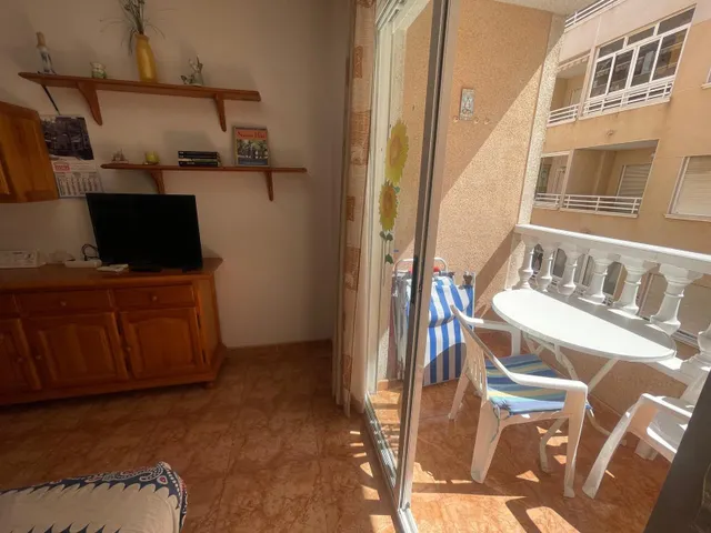 Apartamento con garaje y piscina en el centro de Torrevieja — 10
