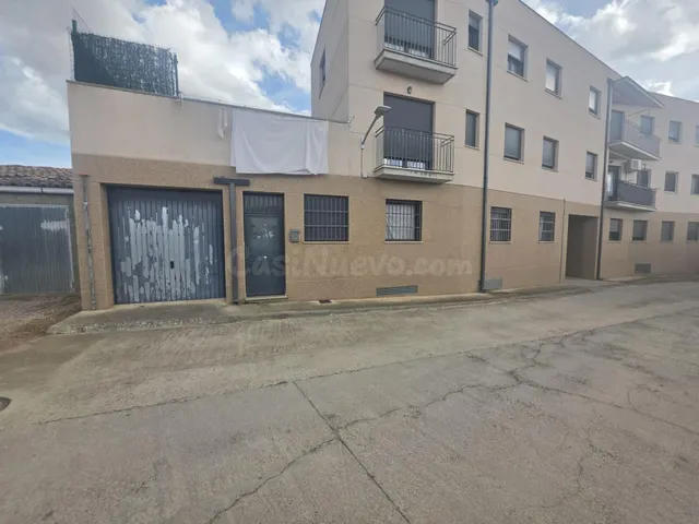 APARTAMENTO CON ENTRADA INDEPENDIENTE Y COCHERA