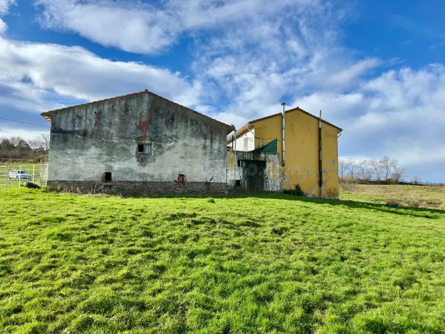 CASA, CUADRA Y TERRENO EN COMILLAS. - foto 5