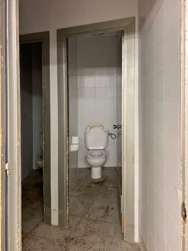 Gran local comercial en Av. Estanislao Figueres a 50 metros de Rambla Nova. — 13