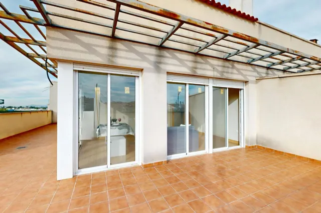 Un ático para estrenar. Una terraza para disfrutar. Una vida por comenzar. — 15