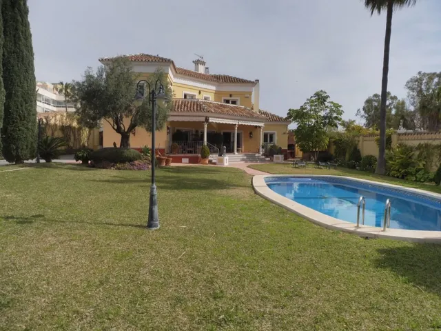 Villa de lujo junto a la playa y Puerto Marina — 23
