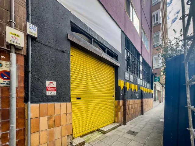 LOCAL COMERCIAL DIVIDIDO EN DOS EN LA C/ALTA Y C/ISAAC PERAL - foto 4