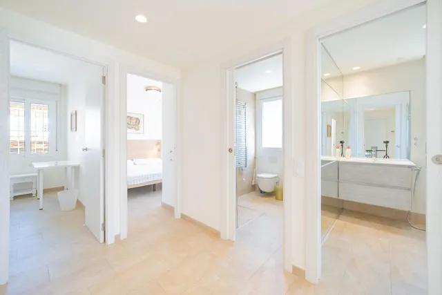 Villa independiente con piscina y 893 m2 de parcela en Benicàssim: espacio, diseño y privacidad — 37