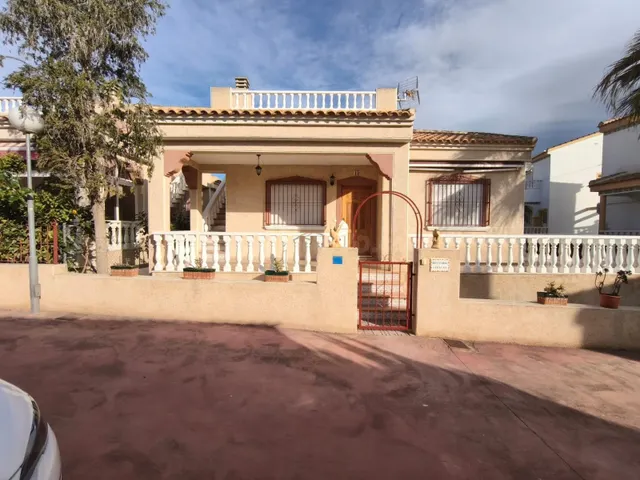 OPORTUNIDAD!!!!! VILLA INDEPENDIENTE EN URBANIZACION CON PIS - foto 2