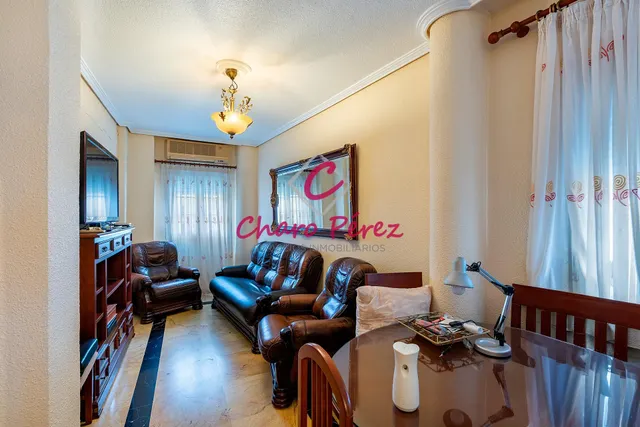 Vivienda en esquina lista para entrar a vivir en Aguadulce centro, zona Pedro Muñoz Seca. — 17