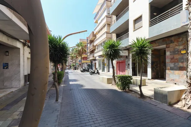 APARTAMENTO EN EL CENTRO DE TORREVIEJA CON GARAJE Y TRASTERO — 24