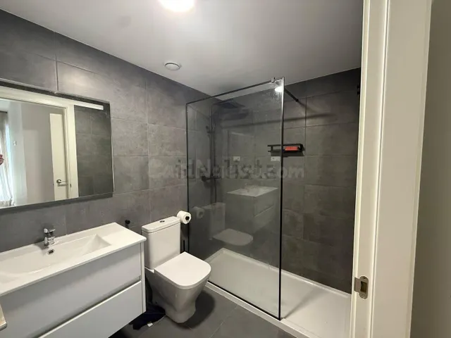 Piso 4 habitaciones 141m² en alquiler - Malilla - foto 4