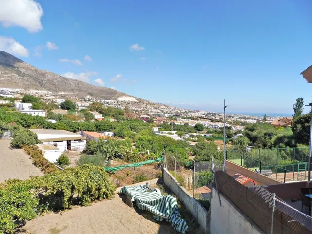 Chalet de 3 dormitorios con 2221m2 de parcela y vistas panorámicas — 3