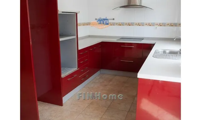 CASA ADOSADA EN VENTA EN GERENA – 3 DORMITORIOS, PATIO, TERRAZA Y CHIMENEA — 6