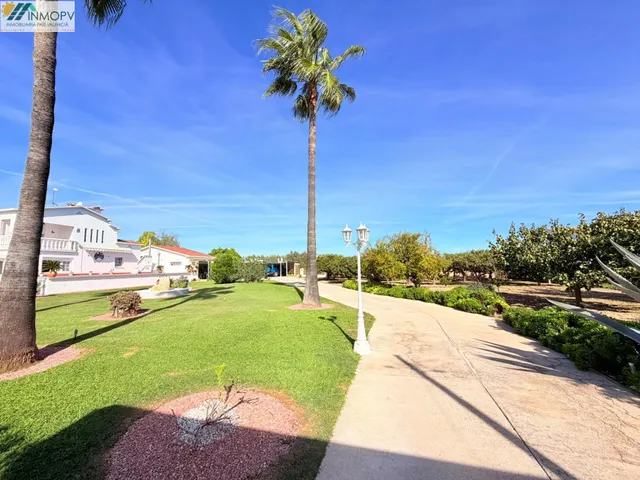 Singular chalet de 319m2 con 2.000 m2 de parcela, piscina y apartamento independiente en vistabella Vinaròs! — 8