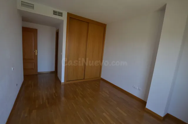 SE ALQUILA PISO PARA FAMILIAS, ZONA DE BOLA DE ORO - foto 5