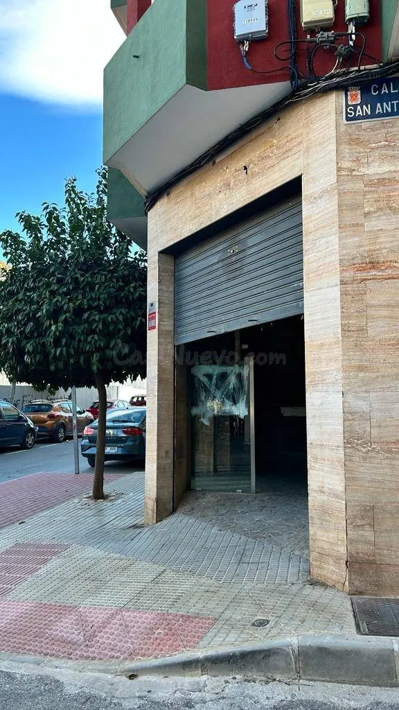 LOCAL COMERCIAL EN TORREAGUERA. — 2