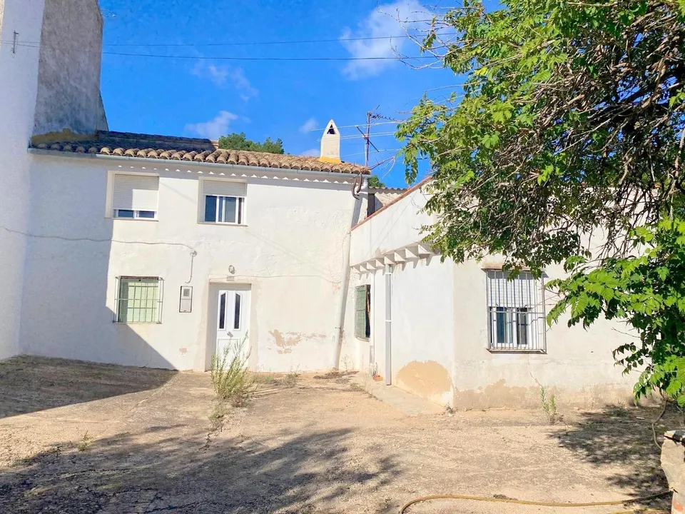CASA CON TERRENO AMPLIO EN LA FONT DE LA FIGUERA