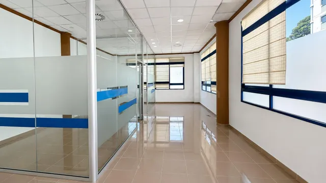 Oficinas en alquiler en Calle San Bartolomé con opción de te - foto 2