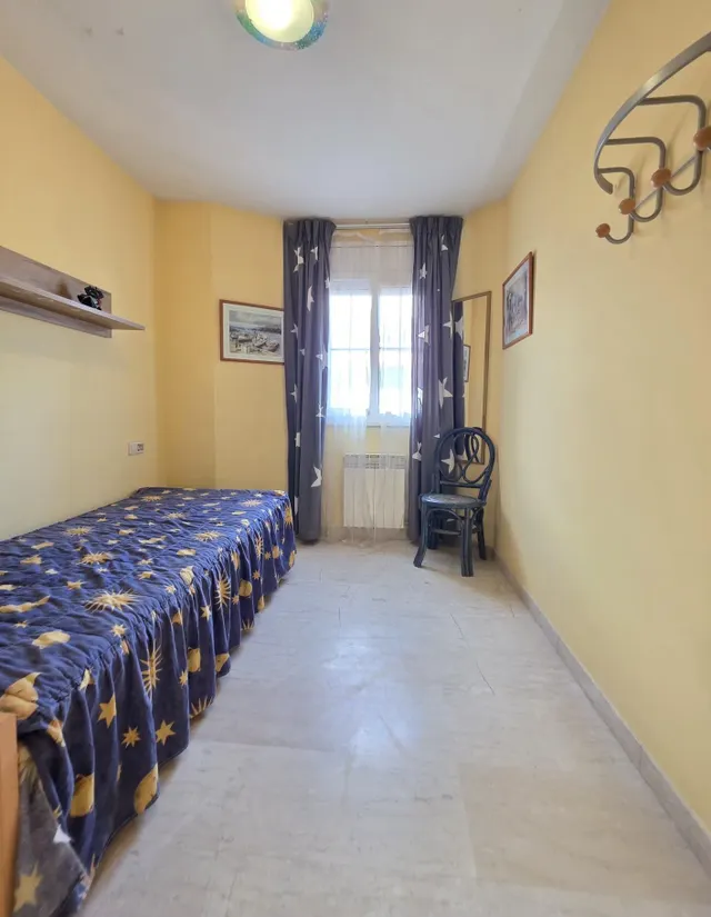 Chalet esquinero adosado en Vilafortuny — 39