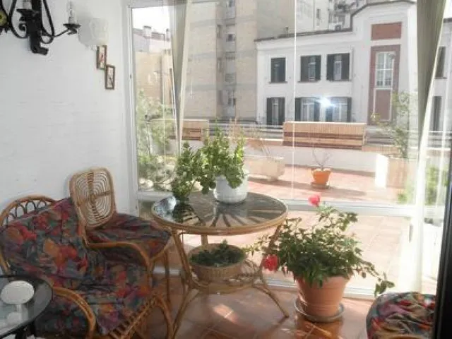 Piso de cinco dormitorios en avenida Zaragoza - foto 3