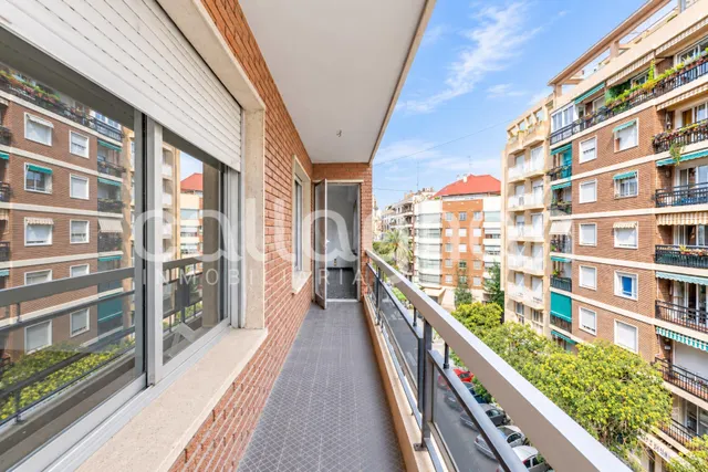 PISO CON GRAN POTENCIAL DE REFORMA EN RUZAFA – 4 habitacione - foto 5