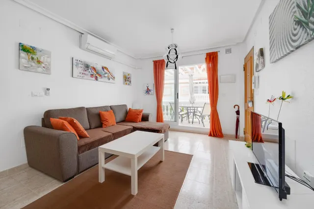 Apartamento dúplex con piscina comunitaria, Alicante, Orihuela Costa. 2 habitaciones, 89 m2, 1,6 kilómetros del mar — 6