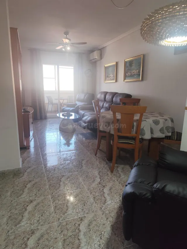 ESTUPENDA VIVIENDA EN EL CENTRO DE TORREVIEJA IDONEA PARA VI - foto 3
