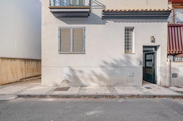 PISO DE 2 DORMITORIOS y 2 BAÑO, CON GARAJE Y TRASTERO — 28