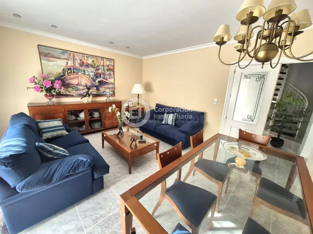 Casa con tres dormitorios y garaje en Barrio de Apolonia de 