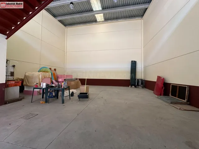 SE VENDE NAVE INDUSTRIAL EN RENTABILIDAD EN CIEMPOZUELOS