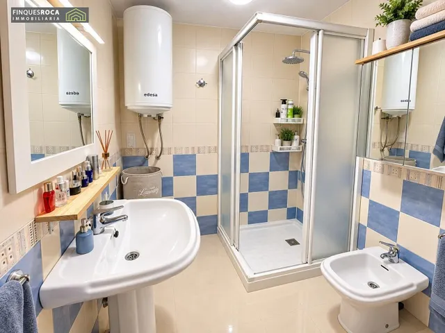 En Urbanizacion Serramar, Apartamento Esquinero, de 2 Dormitorios, Baño Completo, Terraza de 12 m2, Vistas Despejadas — 14