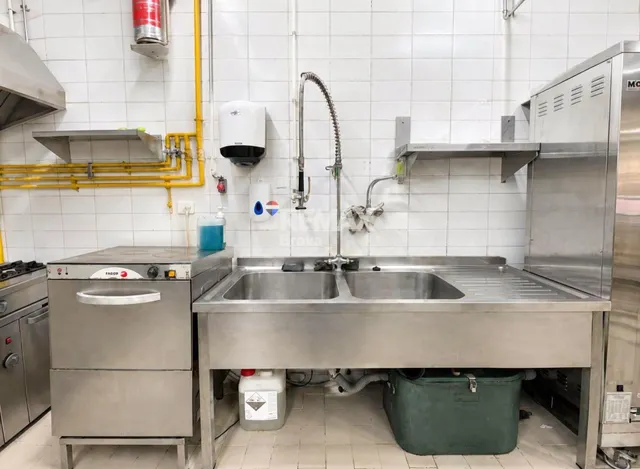 Oportunidad Única: Local comercial. Rostisseria equipada en Venta en Flaçà, Girona. A un paso de la Estación de Tren. — 13