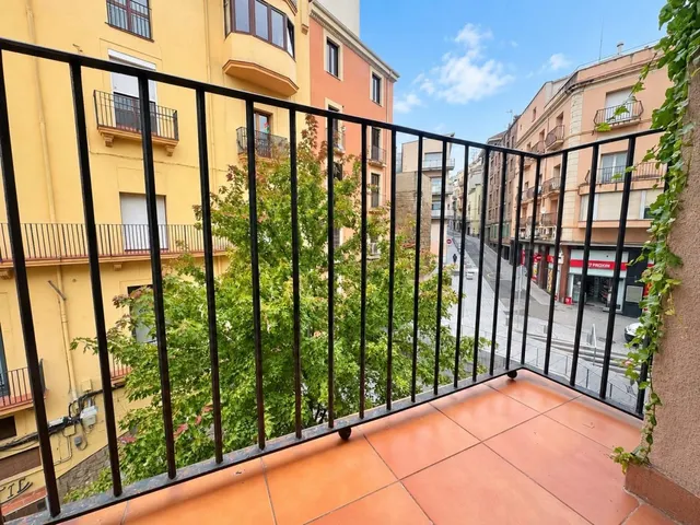 Amplio piso de 6 habitaciones en el centro histórico de Manresa — 19