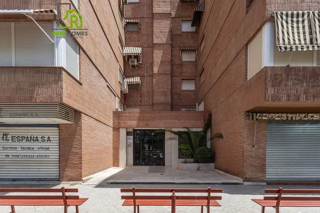 AMPLIO PISO EN VENTA JUNTO A PLAZA DE TOROS - GRANADA — 33