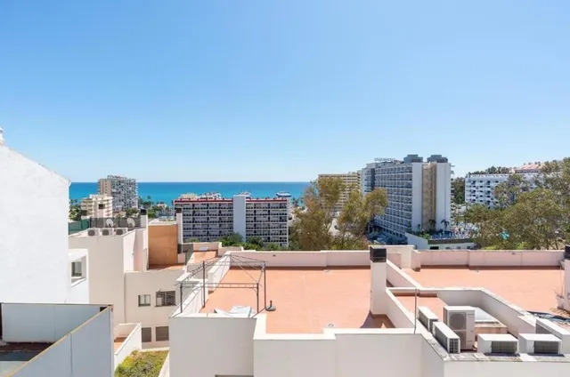 Amplio adosado 4 dorm .ideal familias,cerca colegios y playa.Torrequebrada — 32
