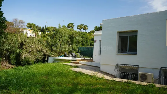 Chalet en venta en la Reserva de Marbella - foto 2