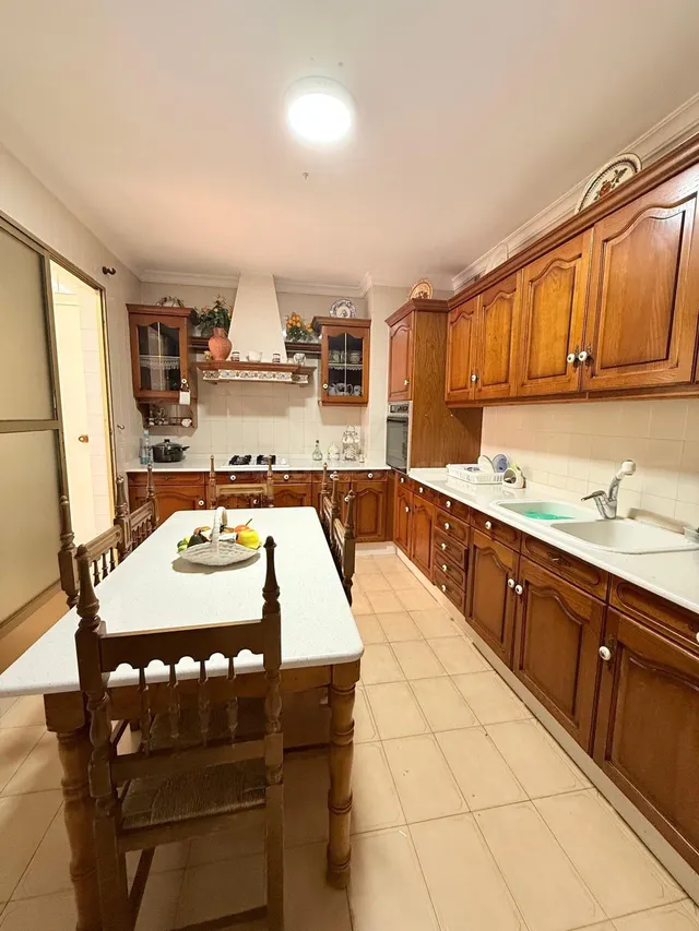PISO CÉNTRICO 4 DORMITORIOS Y DOS BAÑOS - foto 4
