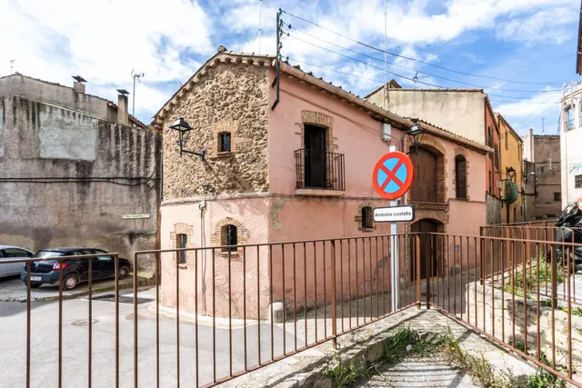 CASA CATALOGADA Y EXCLUSIVA EN EL CENTRO DE SANT LLORENÇ SAV