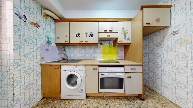 Piso de 77 m2 útiles. Distribuidos en tres dormitorios, salón, cocina, baño y zona de aparcamiento en la parte interior de la urbanización — 11