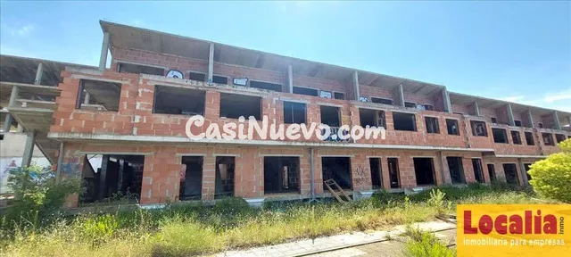 Obra parada de 73 viviendas en Valdefresno, León - foto 2